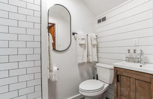 Cheyney Apartment | Historic Thornton Studio Retreat