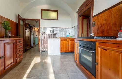 Netro Other | Historic Town House in Vineyard