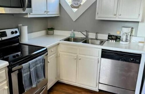 Central Business District Apartment | Historic upstairs home in downtown, walk to everything.