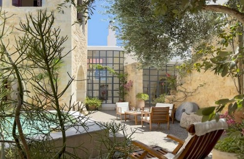 Maroulas Villa | Historic Venetian Castle 15th Century - IDEAL FOR FAMILY EVENTS.