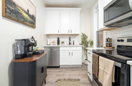 Victorian Village Apartment | Historic |Victorian Village | Free Parking | Steps to OSU