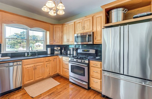 Reedville Cottage | Historic Waterfront Home w/Dock in Reedville!