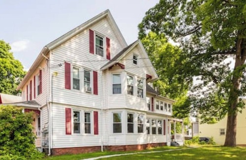 Manchester House | Historical Blvd. Cheney Bros HillTop Mansion