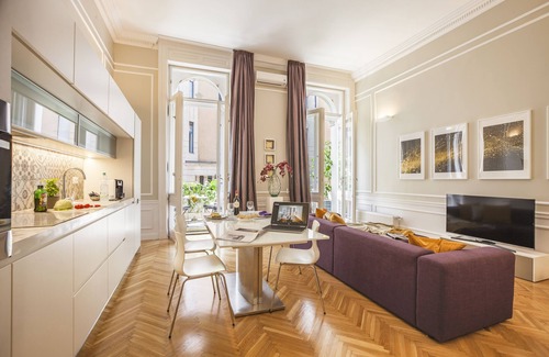 Inner City Budapest Apartment | HISTORICAL BUILDING , DOWN TOWN , PEDESTRIAN AREA, 2BR , 2BA A/C,WiFi , SMART TV