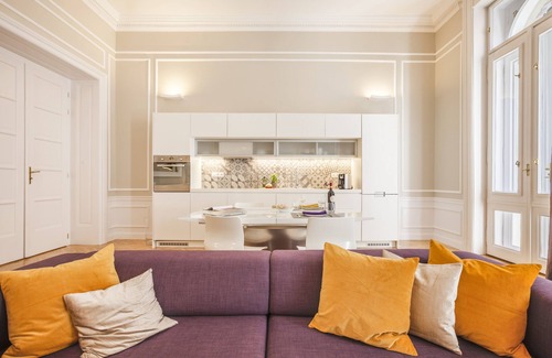 Inner City Budapest Apartment | HISTORICAL BUILDING , DOWN TOWN , PEDESTRIAN AREA, 2BR , 2BA A/C,WiFi , SMART TV
