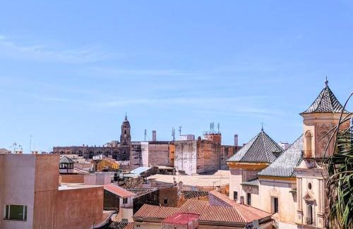 San Felipe Neri Apartment | Historical center flat with pool, tennis & parking
