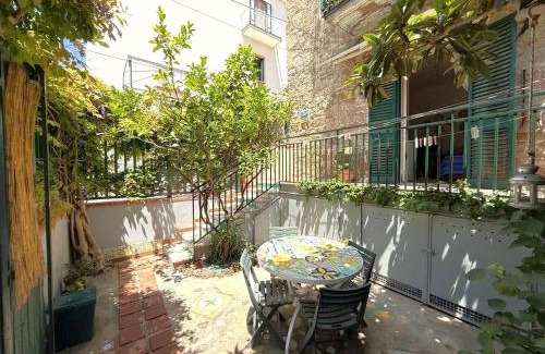 Agropoli Apartment | Historical Center with Garden "The Beach and The Cliff" 4