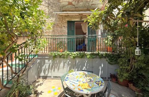 Agropoli Apartment | Historical Center with Garden "The Beach and The Cliff" 4