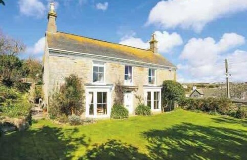 Perranuthnoe House | Historical Churchtown House - Whole House