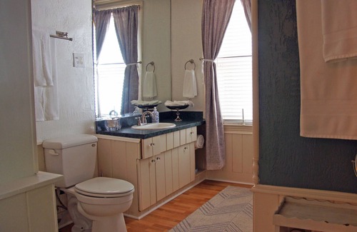 Penn Yan House | Historical Four Bedroom Home on Keuka Lake