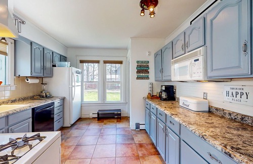 Manistee House | Historical home walkable to town & the beach with private hot tub & beach gear