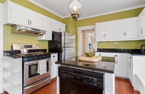 Reedville House | Historical Queen Anne on Main Street Reedville!