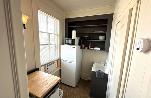 Bay City Apartment | Historical Studio Apt - Walk to All of Downtown