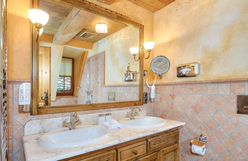 Rothenburg Old Town Hotel | Historik Hotel Gotisches Haus