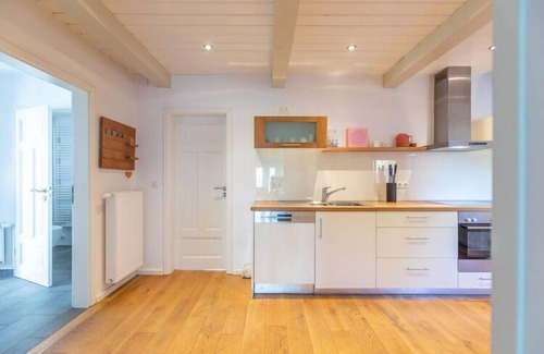Hauert House | Historisches Reetdachhaus in ruhiger Lage