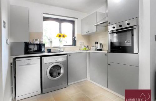 London Colney Apartment | Hitchin - St Anne's - 2 bed coach house & Parking