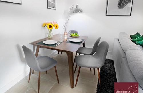 London Colney Apartment | Hitchin - St Anne's - 2 bed coach house & Parking