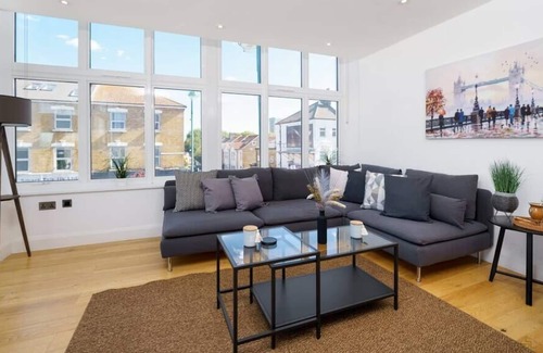 Leytonstone Apartment | Hive - Stylish, Bright & Spacious 2BR w/ Mod-Cons