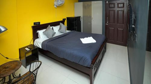 HITEC City Apartment | HIVEE-1 Rooms & Living AC