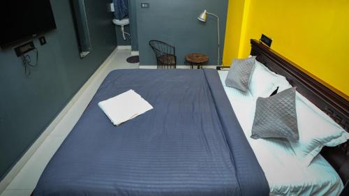 HITEC City Apartment | HIVEE-1 Rooms & Living AC