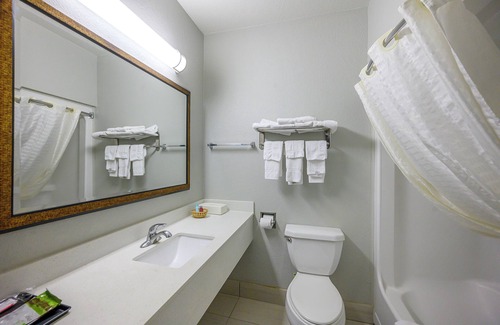 Broken Bow Hotel | HiWay Inn Express of Broken Bow