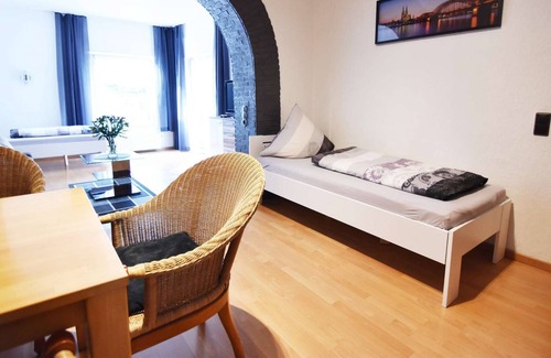 Kalk Apartment | HÖ01 large apartment with dryer and washing machine