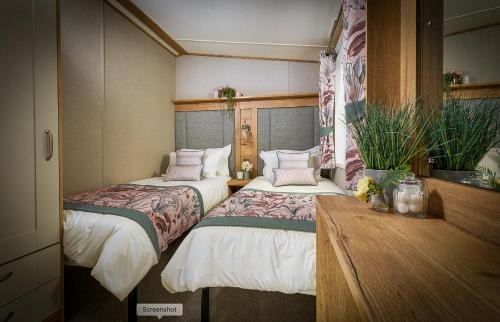 Longridge House | Hobbit - House Of The Owl - Luxury Lodge