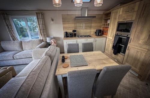 Longridge House | Hobbit - House Of The Owl - Luxury Lodge