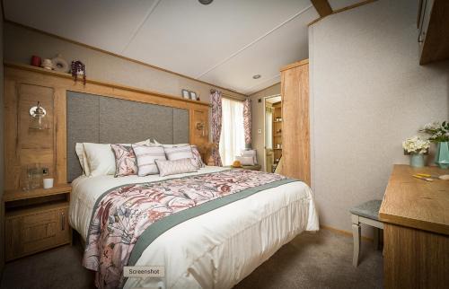 Longridge House | Hobbit - House Of The Owl - Luxury Lodge