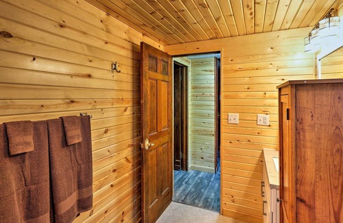Logan Cottage | Hocking Hills Cabin w/Deck, Hot Tub & Pond!