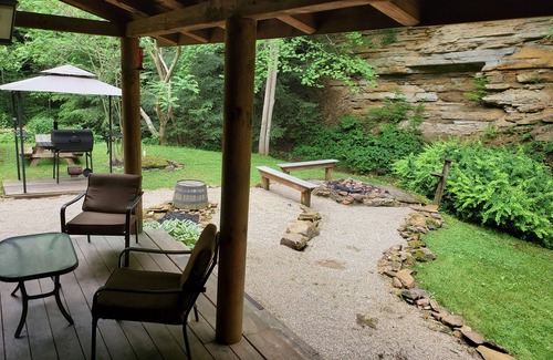 Rockbridge Cabin | Hocking Hills Log Cabin in the Woods facing Rock formation