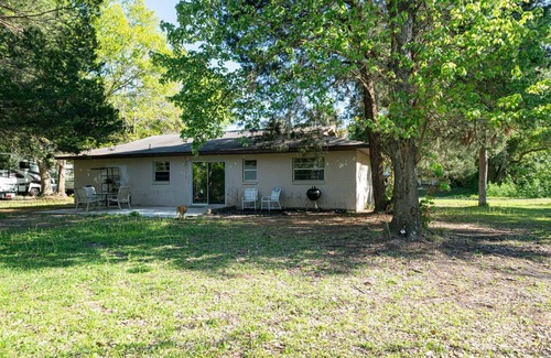 Homosassa House | Hog Head Hotel Bring your Hogs and your Dogs! Pets stay free bring your humans!