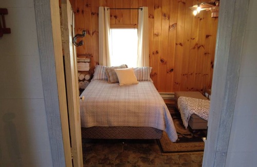Burks Fork House | Hog Mt Retreat - a cozy oasis, by Buffalo Mountain Getaway