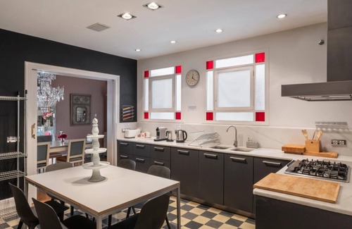 Dreta de l'Eixample Apartment | HoHomes Luxury Palacete