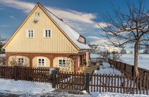 Grossschoenau Apartment | Holiday home Wiesenhäusel