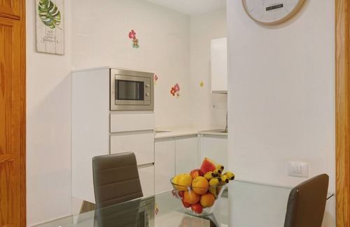 Las Palmas de Gran Canaria House | Holiday Home 'Studio Beach apt Las Canteras Beach' with Wi-Fi