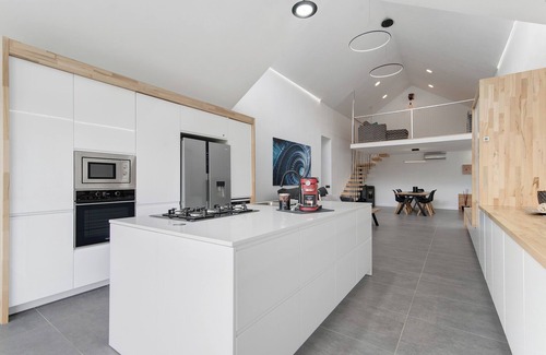 La Solana Villa | Holiday Home "Enora" with Mountain Views, Private Pool and Wi-Fi