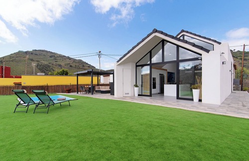 La Solana Villa | Holiday Home "Enora" with Mountain Views, Private Pool and Wi-Fi