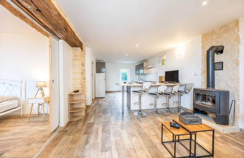 Saint-Martin-des-Fontaines House | Holiday Home 'Gite Les Garnes 4 Personnes' with Private Terrace, Private Garden and Wi-Fi