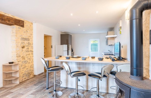 Saint-Martin-des-Fontaines House | Holiday Home 'Gite Les Garnes 4 Personnes' with Private Terrace, Private Garden and Wi-Fi