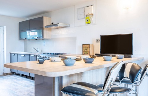 Saint-Martin-des-Fontaines House | Holiday Home 'Gite Les Garnes 4 Personnes' with Private Terrace, Private Garden and Wi-Fi