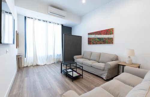 Camas Apartment | Holi-Rent AT Erillas