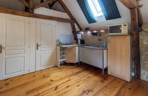 La Boissiere-d’Ans House | Holiday Home 'Salle De Musique' with Mountain View, Shared Pool and Wi-Fi
