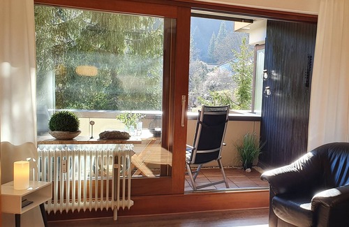 Schoenwald Apartment | Holiday apartment with WiFi, swimming pool and sauna in the center of Schönwald