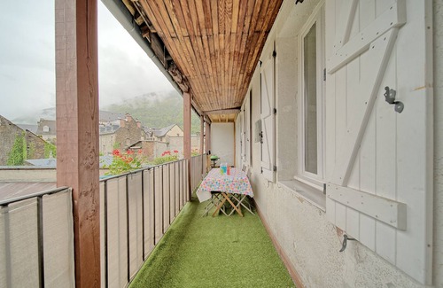 Bagneres-de-Luchon Apartment | Holiday Apartment "À Luchon" near the Slopes with Balcony and Wi-Fi