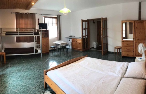 Balatonmariafurdo Apartment | Holiday apartment near the beach and city center
