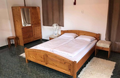 Balatonmariafurdo Apartment | Holiday apartment near the beach and city center