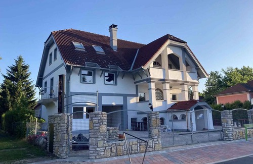 Balatonmariafurdo Apartment | Holiday apartment near the beach and city center