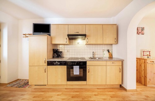Moso in Passiria Apartment | Holiday Apartment "Egarthof Arnika" with Mountain View, Wi-Fi, Balcony & Garden