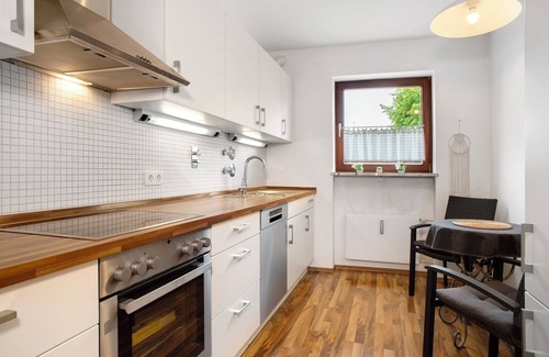 Lindau Apartment | Holiday Apartment 'Lieblingsnest' with Private Terrace, Private Garden and Wi-Fi
